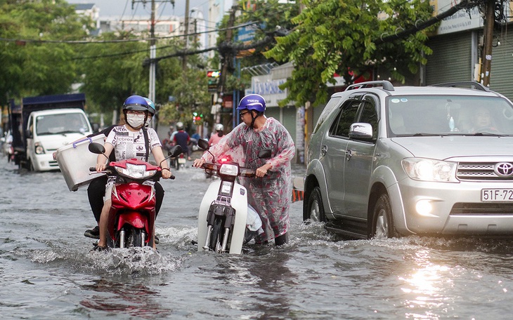 Bão vào vùng biển phía Nam ngày càng dày