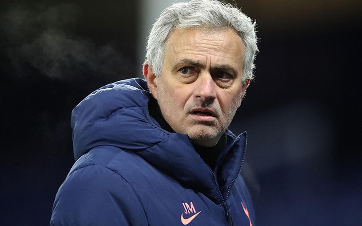 Tottenham sa thải HLV Mourinho