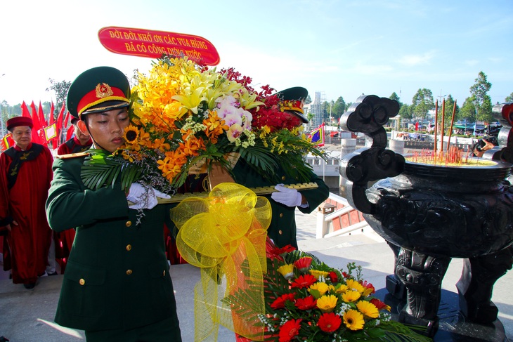 Lần đầu tổ chức lễ dâng hương tại đền thờ Vua Hùng Cần Thơ - Ảnh 2.