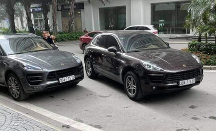 Công an thông báo truy tìm tài xế lái xe Porsche Macan mang biển số giả - Ảnh 1.