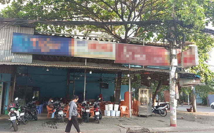 Lên bờ xuống ruộng vì giấy an toàn vệ sinh thực phẩm - Ảnh 1. Lên bờ xuống ruộng vì giấy an toàn vệ sinh thực phẩm - Ảnh 1.