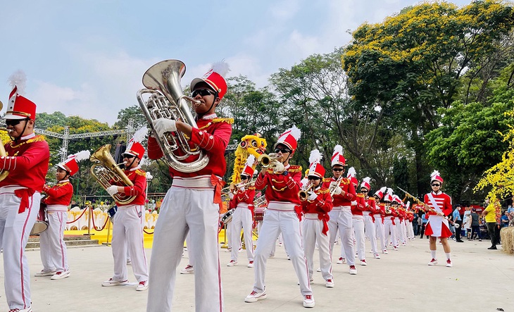 Đội nhạc kèn thuộc Liên đội Võ Thành Trang: Chơi kèn, học giỏi, làm việc có ích - Ảnh 1.