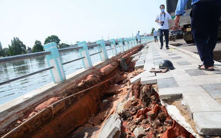 Sau chỉnh trang vỉa hè, bờ kè sông Cà Ty Phan Thiết nứt toác và sụp lún