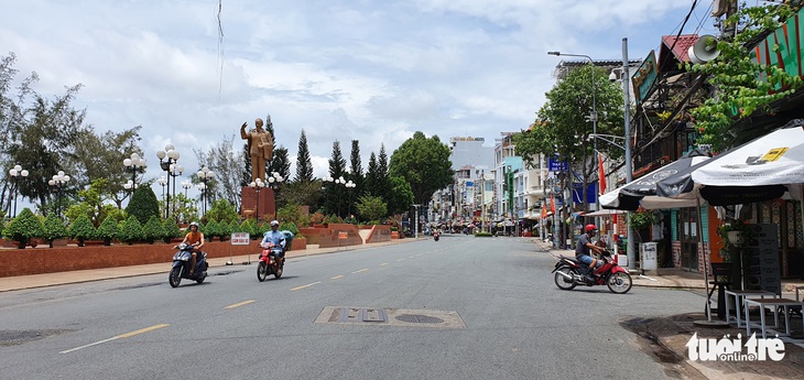 Cần Thơ tạm dừng ra mắt phố đi bộ Ninh Kiều - Ảnh 1.