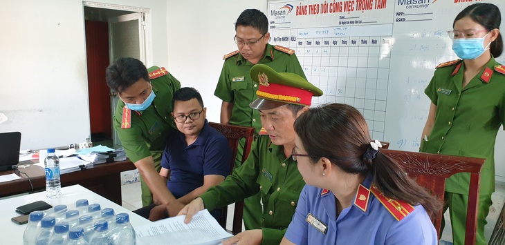 Hậu Giang: Bắt tạm giam nguyên trưởng kho trung chuyển - Ảnh 1. Hậu Giang: Bắt tạm giam nguyên trưởng kho trung chuyển - Ảnh 1.