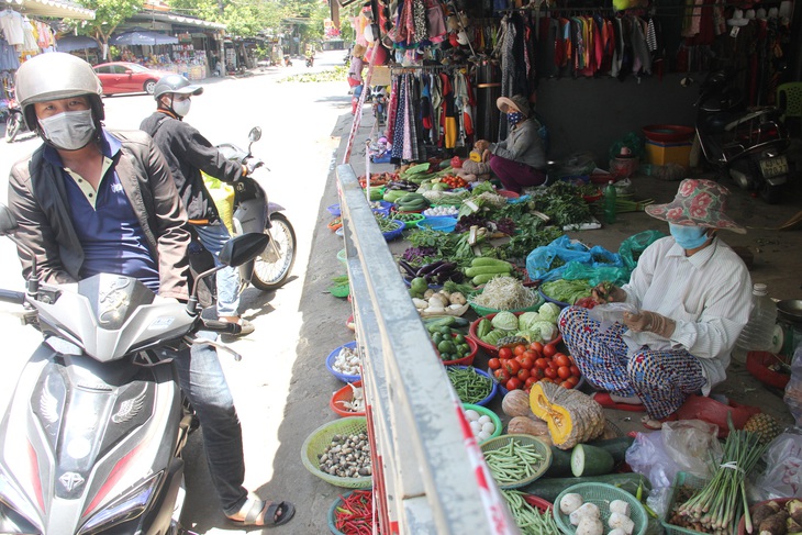 Đà Nẵng bác tin đồn giãn cách xã hội - Ảnh 1.