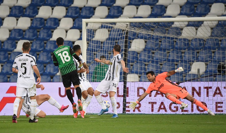 Ronaldo ghi bàn thứ 100 cho Juventus - Ảnh 3.