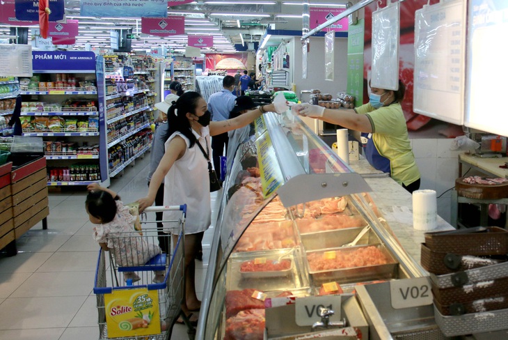 Siêu thị chiêu đãi tiệc hè cho bà nội trợ - Ảnh 3. Siêu thị chiêu đãi tiệc hè cho bà nội trợ - Ảnh 3.