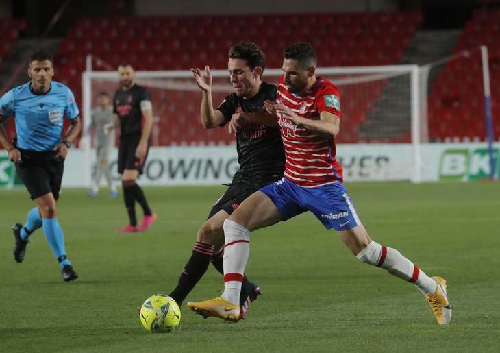 Vùi dập Granada, Real tiếp tục bám đuổi Atletico - Ảnh 1.