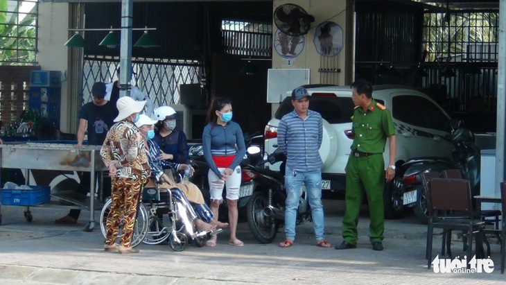 Khởi tố nhóm thanh niên chém người đàn ông tổn thương cột sống, liệt 2 chân - Ảnh 5.