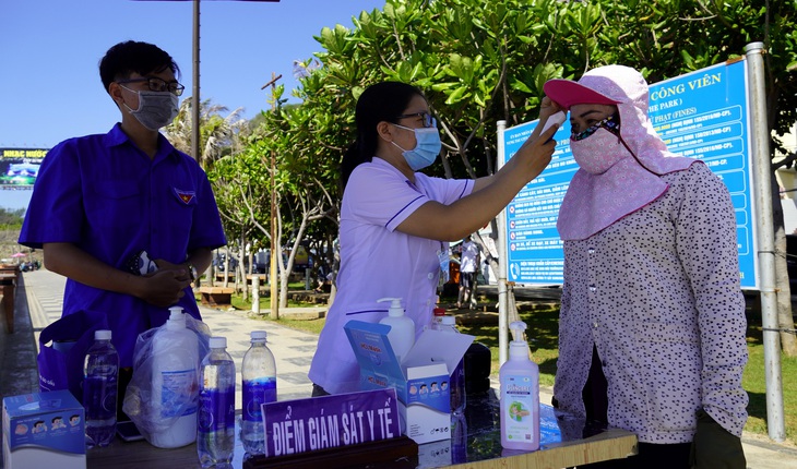 Biển Vũng Tàu đã vắng khách, quyền chủ tịch thành phố ra túc trực chống dịch - Ảnh 3.