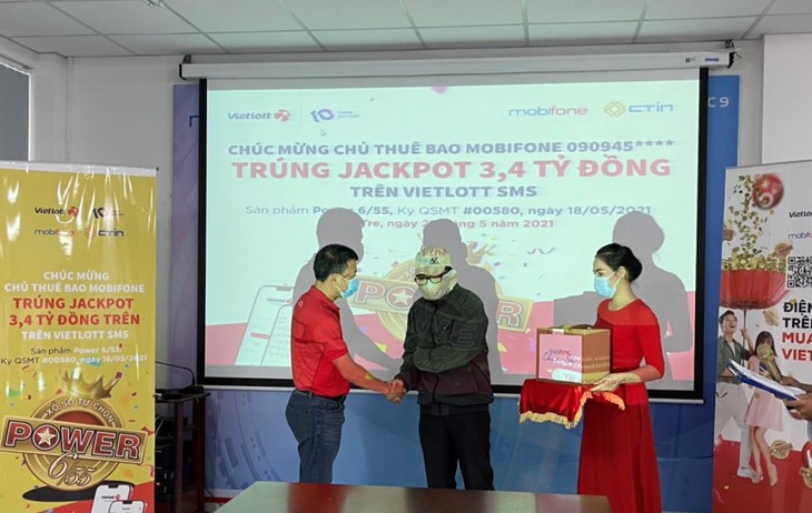 Thuê bao Mobifone đầu tiên nhận Jackpot qua kênh Vietlott SMS trị giá 3,4 tỉ đồng - Ảnh 3.