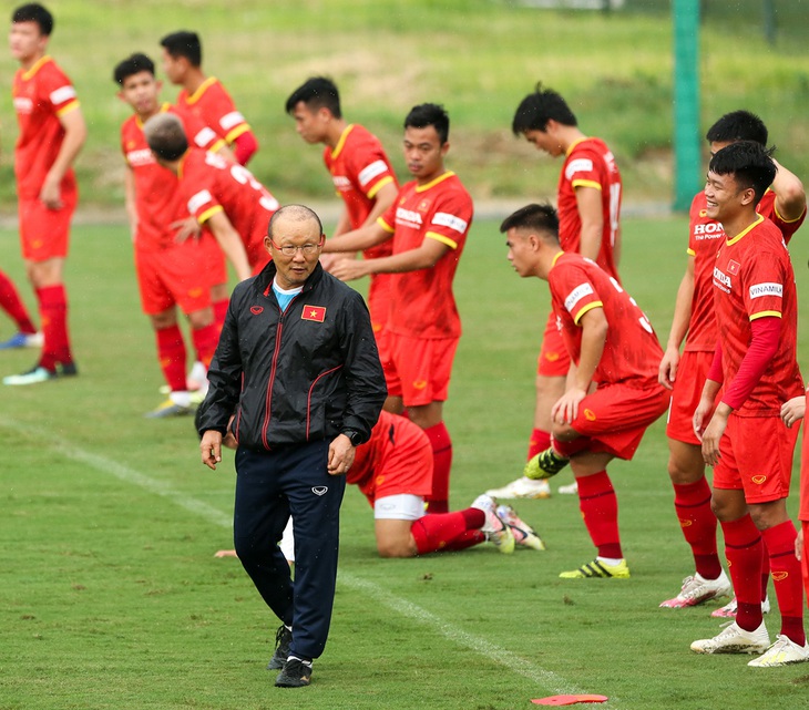 Trước thềm vòng loại thứ 2 World Cup 2022: Chờ ông Park gút đội hình - Ảnh 1.