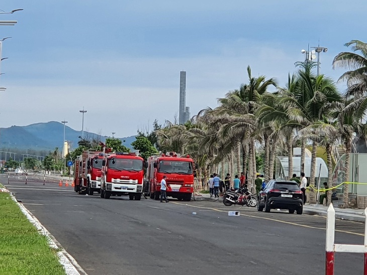 Quán bar Sands Bay cháy sau khi nhân viên bảo trì bật âm thanh, ánh sáng - Ảnh 1.