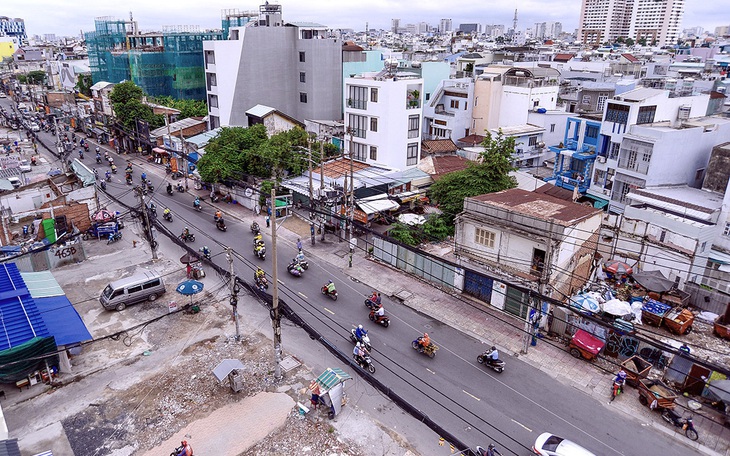 Hai tuyến metro tại TP.HCM:  Đầu xuôi, bao giờ đuôi lọt?