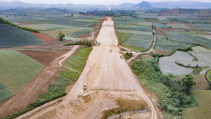 Hơn 2,8 triệu tỉ vốn đầu tư công: Ưu tiên rót vốn vào cầu, đường - Ảnh 1.