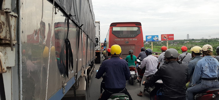 Tai nạn liên hoàn trên cầu, kẹt xe kéo dài từ Vĩnh Long qua Cần Thơ - Ảnh 5.