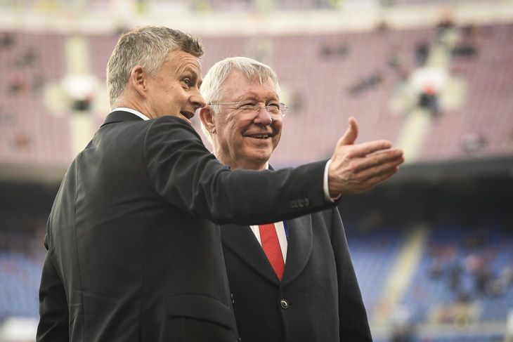 Sir Alex còn đỡ đần cho Solskjaer đến bao giờ? - Ảnh 1.