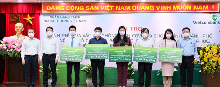 Vietcombank tiếp tục tài trợ 40 tỉ đồng để phòng, chống dịch COVID-19 - Ảnh 2.