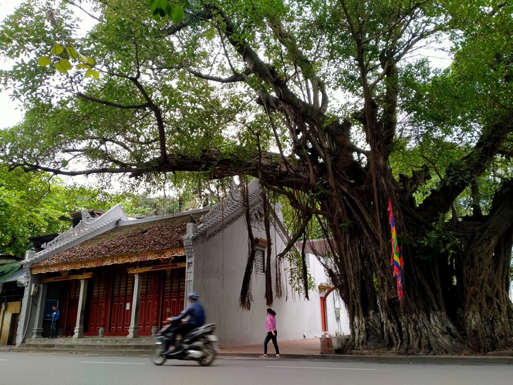 Hà Nội tạm đóng cửa di tích, trà đá vỉa hè từ 17h ngày 3-5 - Ảnh 1.