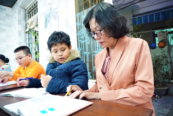 Tấm lòng thơm thảo của cô giáo về hưu - Ảnh 1.