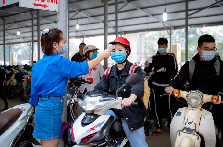 Nhiều trường đại học bẻ lái phút chót khiến sinh viên phải quay đầu xe - Ảnh 1. Nhiều trường đại học bẻ lái phút chót khiến sinh viên phải quay đầu xe - Ảnh 1.