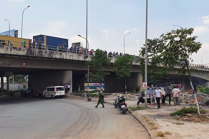 Phát hiện xác một người đàn ông chết cháy dưới chân cầu Đồng Nai - Ảnh 3.