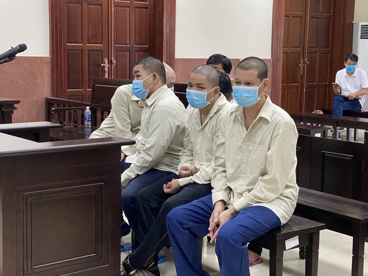 Vào tòa án bắt người trái luật, nhóm người nhận 11 năm 6 tháng tù - Ảnh 1. Vào tòa án bắt người trái luật, nhóm người nhận 11 năm 6 tháng tù - Ảnh 1.