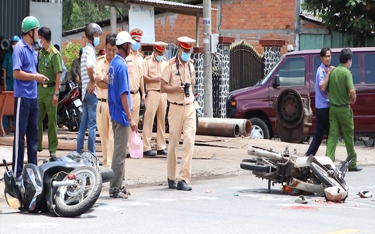 Tai nạn liên hoàn trên quốc lộ 53, hai người thương vong