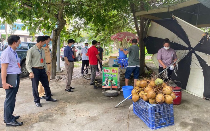 Hai chủ tịch phường ở TP Hải Dương bị phê bình vì chống dịch lơ là