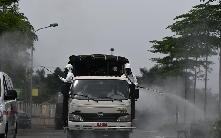 Bay chung chuyến với chuyên gia Trung Quốc, ghi nhận COVID-19 sau 14 ngày