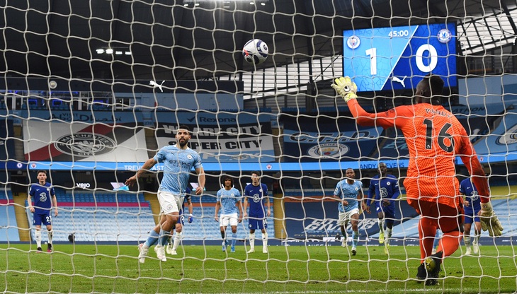 Thua ngược Chelsea, Man City chưa thể lên ngôi vô địch - Ảnh 2.