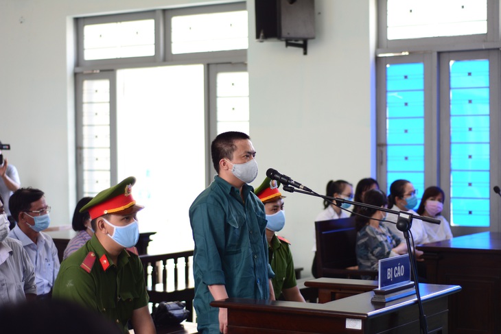 Hàng loạt cựu lãnh đạo Trung tâm Y tế Phan Thiết hầu tòa - Ảnh 2. Hàng loạt cựu lãnh đạo Trung tâm Y tế Phan Thiết hầu tòa - Ảnh 2.