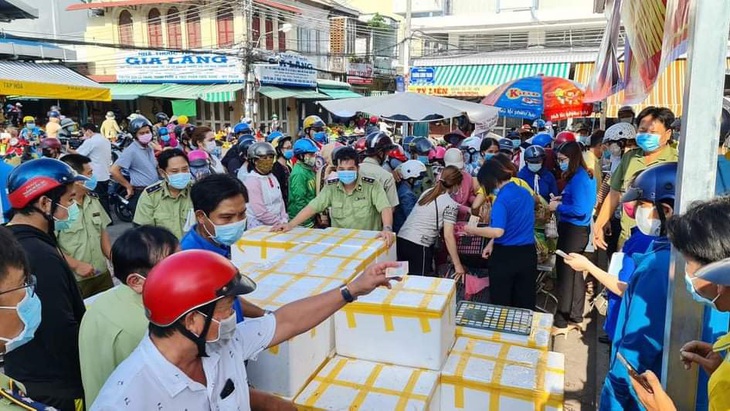 Dân tập trung mua vải thiều quá đông, Bạc Liêu khẩn cấp yêu cầu thực hiện 5K - Ảnh 1.