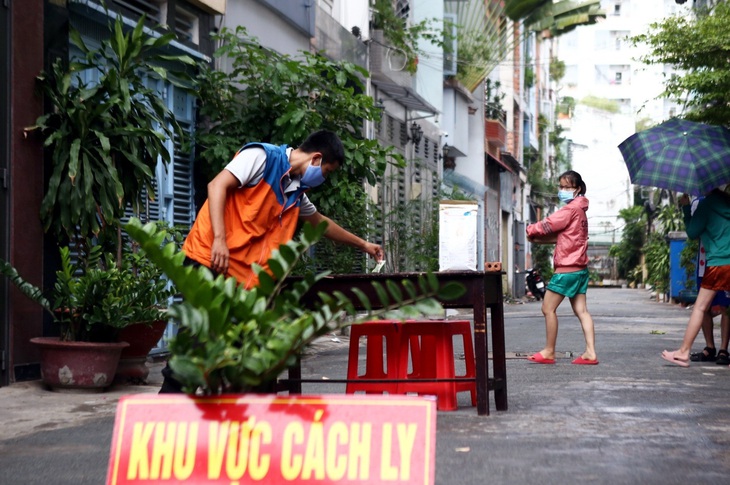 Phải chặn mối nguy tiềm ẩn: F0 lang thang chưa rõ lây nhiễm từ đâu - Ảnh 1.