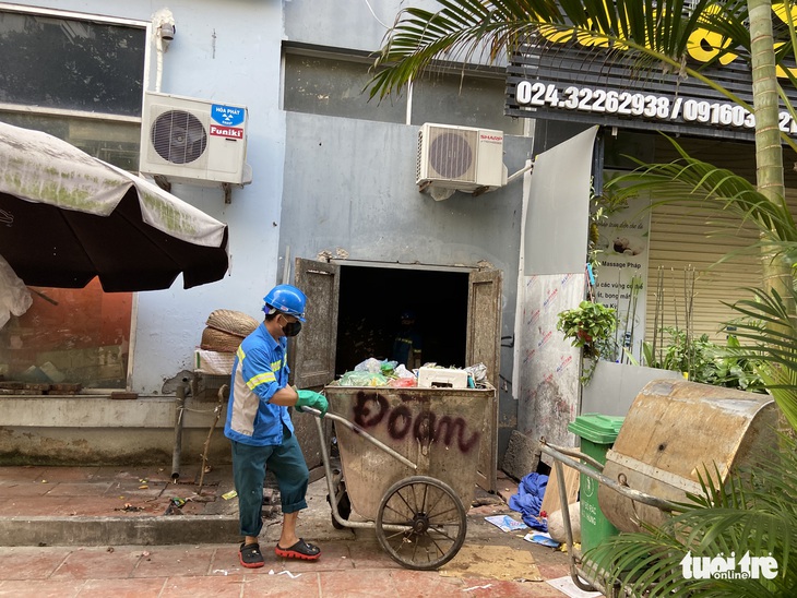 Trụ sở công ty nợ lương ‘không bóng người’, công nhân môi trường khóc nghẹn - Ảnh 8.