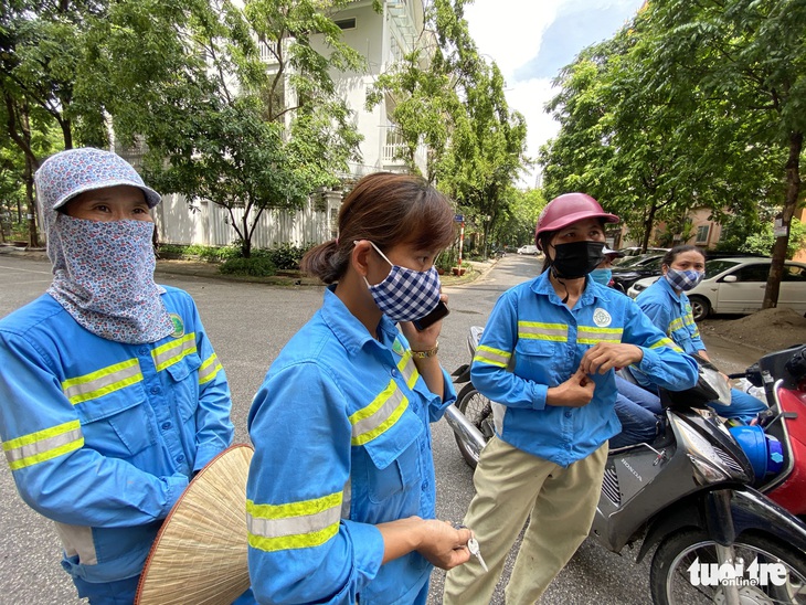 Trụ sở công ty nợ lương ‘không bóng người’, công nhân môi trường khóc nghẹn - Ảnh 9.