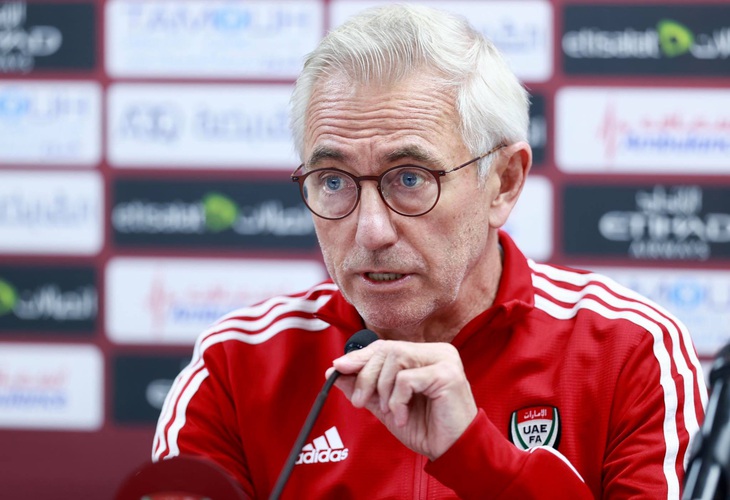 HLV Bert van Marwijk: Tuyển UAE bây giờ mạnh hơn lúc thua Việt Nam ở lượt đi - Ảnh 1.