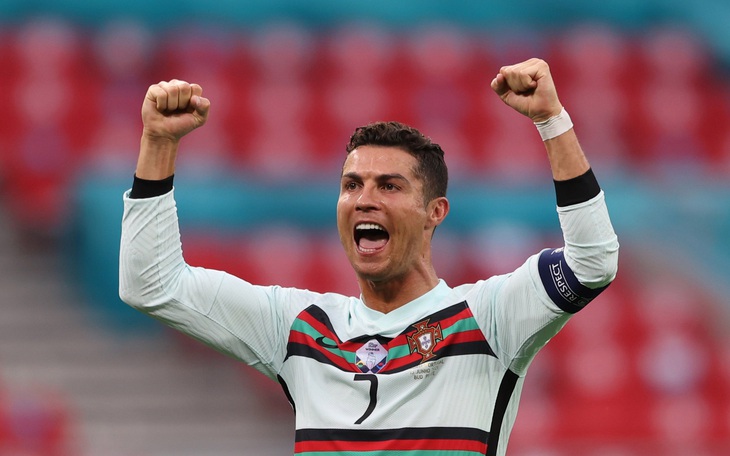 Lập cú đúp, Ronaldo đi vào lịch sử Euro