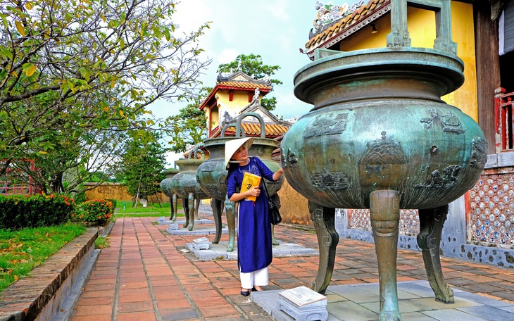 Hoàn thiện hồ sơ công nhận Cửu đỉnh trong hoàng cung Huế là di sản tư liệu thế giới