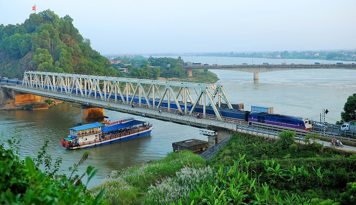 PGS.TS Trần Đình Thiên: Thanh Hóa đang có đà, có đủ điều kiện bứt phá - Ảnh 2.