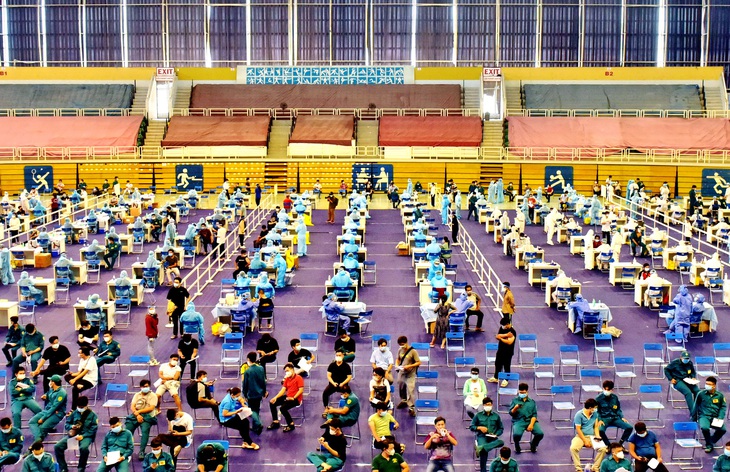 Phải chống dịch bằng hai chân - Ảnh 3. Phải chống dịch bằng hai chân - Ảnh 3.