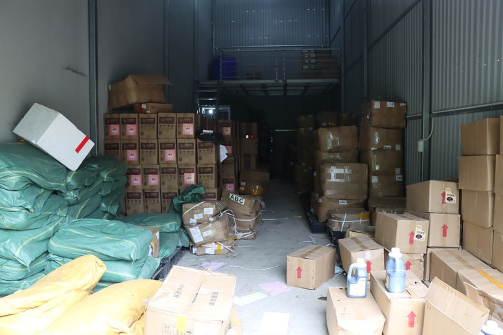 Thu giữ hàng tấn nguyên liệu trà sữa chưa rõ nguồn gốc - Ảnh 5.