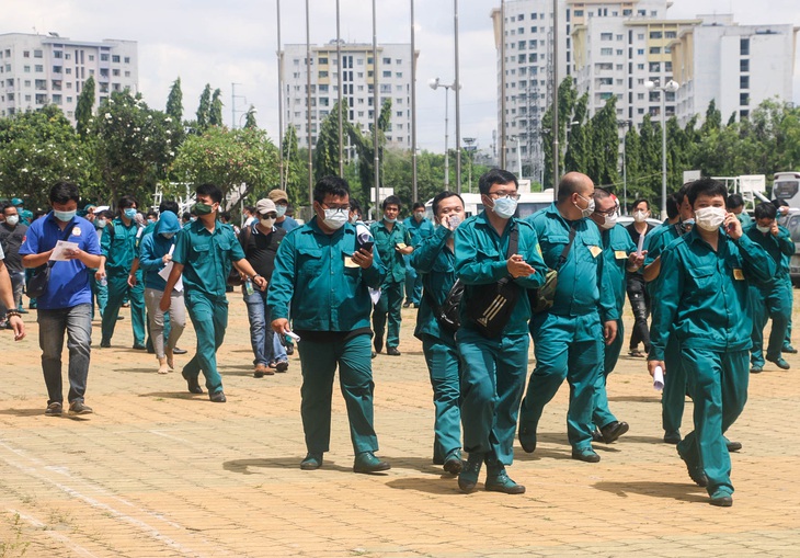 Điều phối, giảm tập trung đông người tại điểm tiêm vắc xin - Ảnh 7.