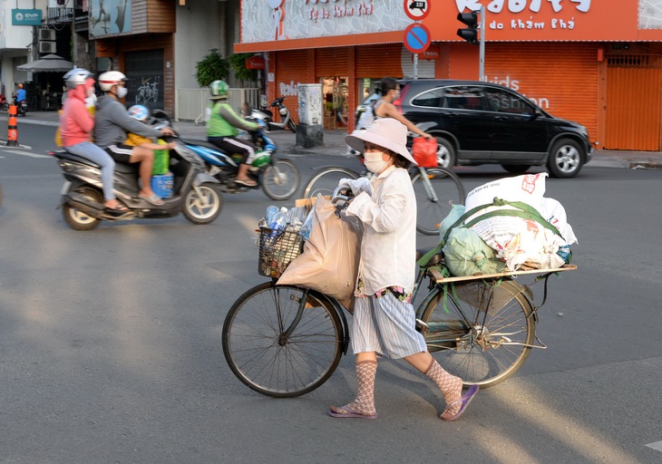 Cần gói hỗ trợ ‘đủ liều’ cho người dân, doanh nghiệp sau thời gian ‘bệnh nặng’ vì COVID-19 - Ảnh 1.