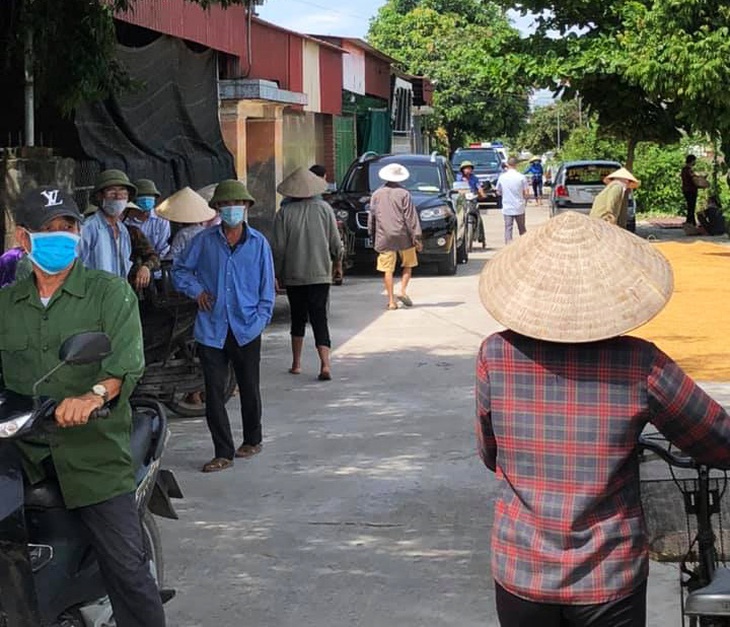 Con rể ra đầu thú sau khi chém chết vợ và bố mẹ vợ - Ảnh 3.