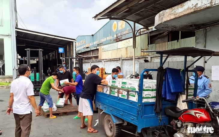 Cây táo vẫn nở hoa