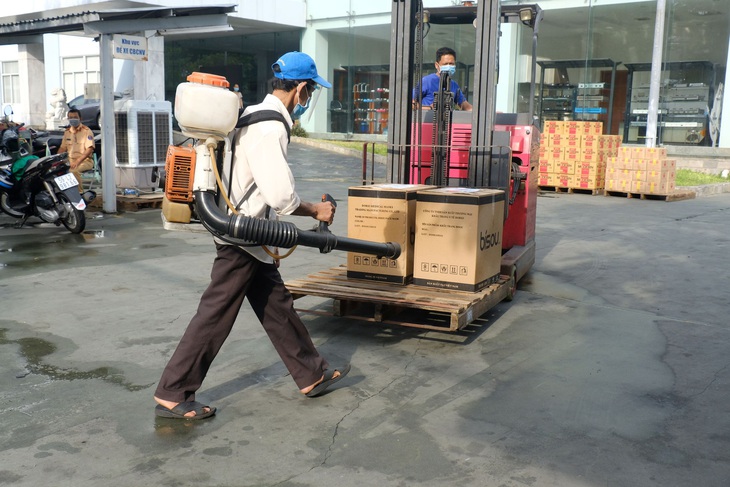Tổng giám đốc cách ly cùng 780 công nhân: Xúc động vì nhận được nhiều hàng hỗ trợ - Ảnh 5. Tổng giám đốc cách ly cùng 780 công nhân: Xúc động vì nhận được nhiều hàng hỗ trợ - Ảnh 5.