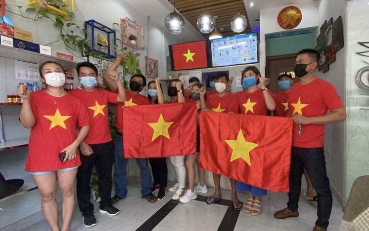 Dubai, buồn vui ngày đội nhà xuất trận - Ảnh 1. Dubai, buồn vui ngày đội nhà xuất trận - Ảnh 1.
