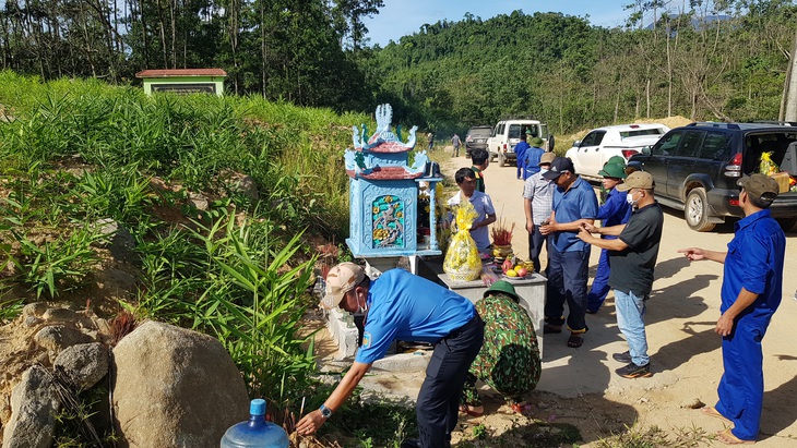 Sẽ xây bia tưởng niệm 13 liệt sĩ hy sinh trên đường cứu nạn tại thủy điện Rào Trăng 3 - Ảnh 1.